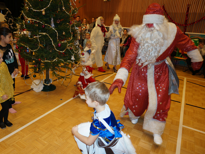 Дед Мороз с гармошкой в Финляндии