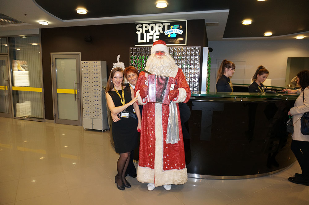 Деда Мороза с гармошкой в фитнес-клубе Спортлайф