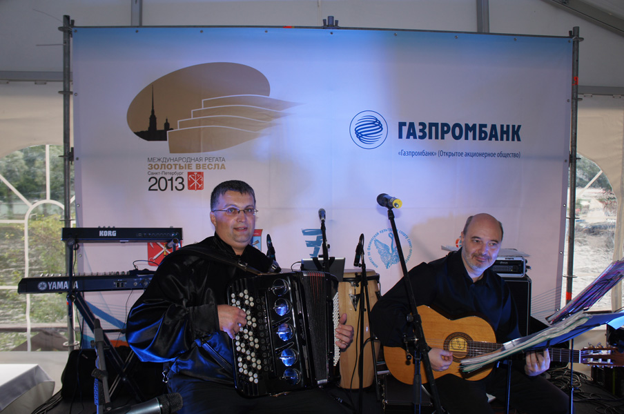 Sergei Likhachov (button accordion) and Vladimir Bogomolov (guitar)